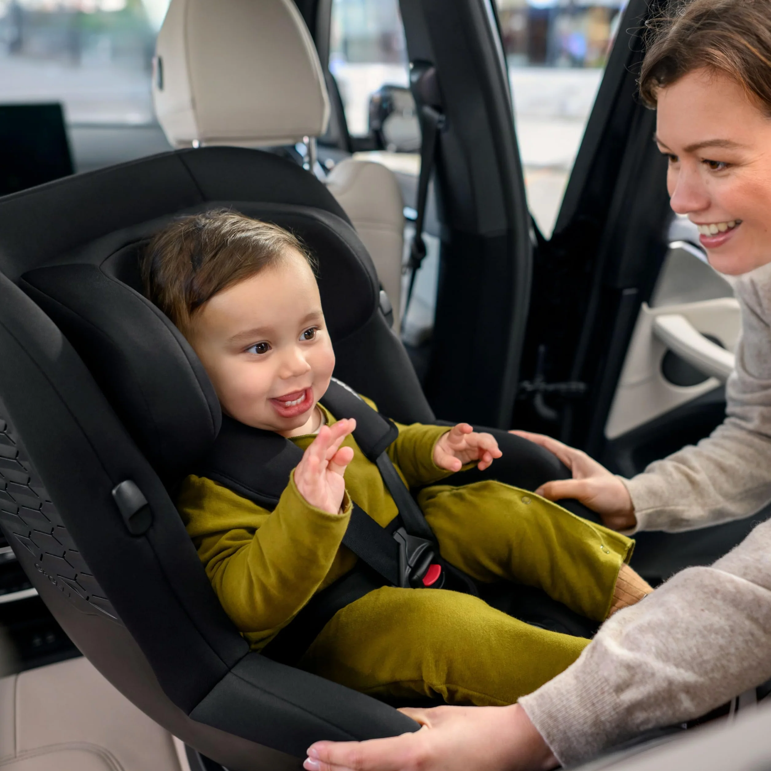 Maxi-Cosi Mica 360 S Comfort, Tessuti Traspiranti, Seggiolino Auto Girevole 360, 0-4 Anni (40-105 cm), Rotazione FlexiSpin, 5 Posizioni Reclinate, Protezione G-CELL, Ganci per Cinture, Authentic Black