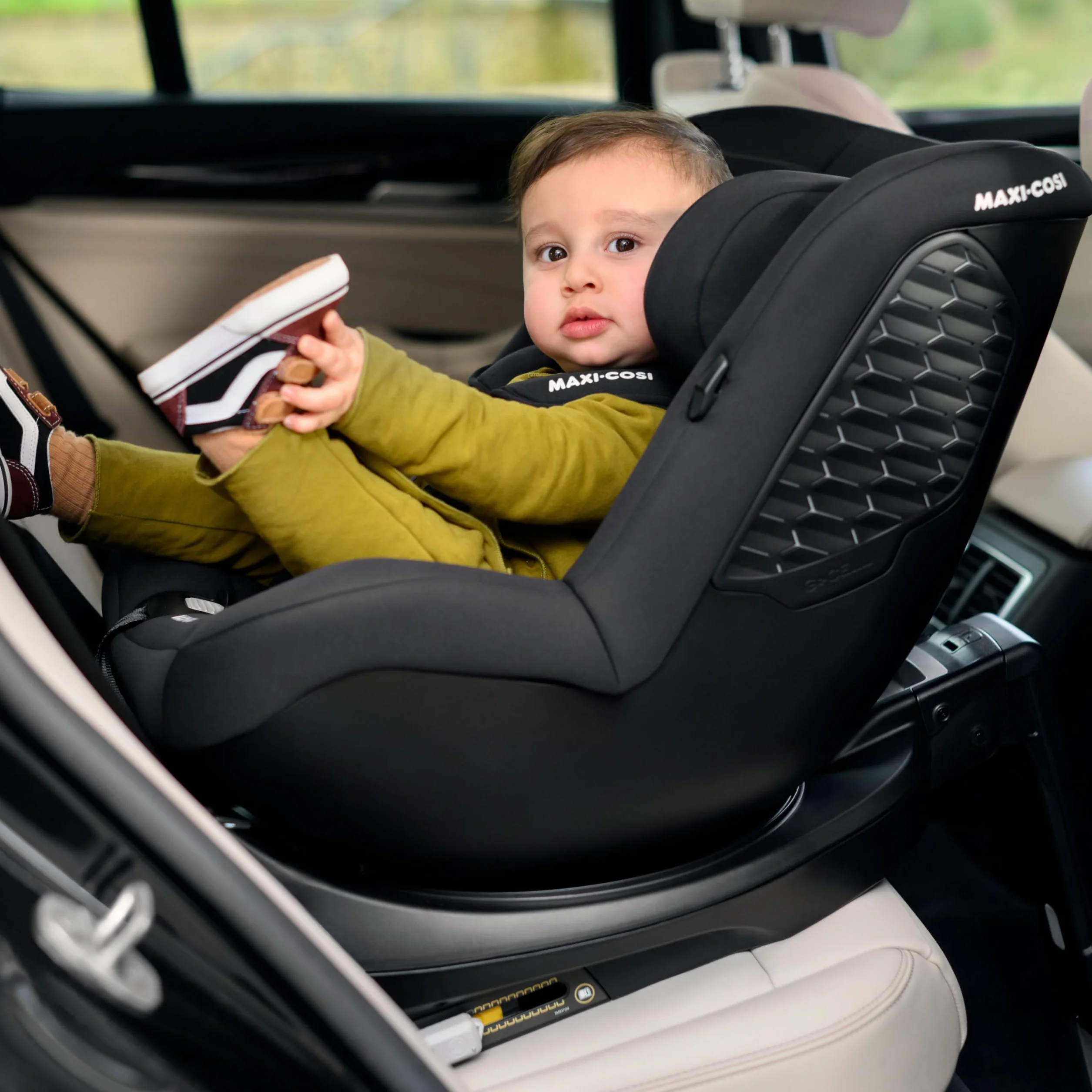 Maxi-Cosi Mica 360 S Comfort, Tessuti Traspiranti, Seggiolino Auto Girevole 360, 0-4 Anni (40-105 cm), Rotazione FlexiSpin, 5 Posizioni Reclinate, Protezione G-CELL, Ganci per Cinture, Authentic Black