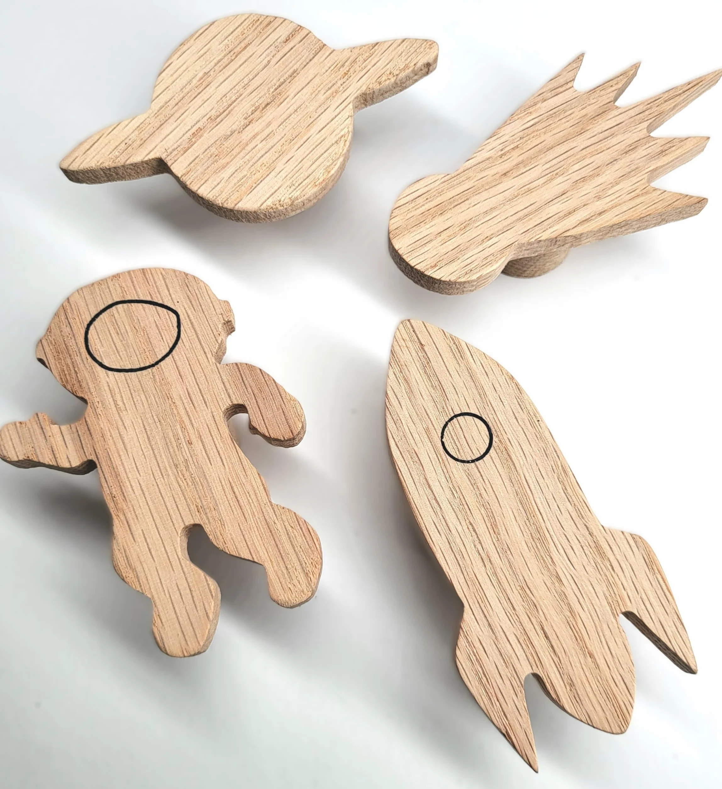 4 Maniglie per mobili per bambini, in legno di quercia non trattato, pomello, bottone, Mondiale, comò, armadio, cassetto, porta, cameretta dei bambini, regalo (4, razzo, pianeta, spaziale, cometa)