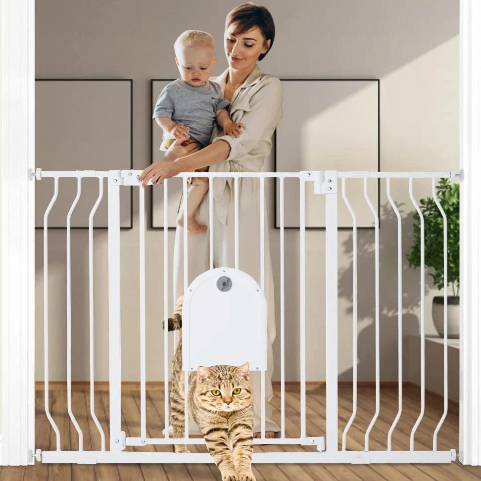 COMOMY Cancelletto per Bambini con Porta per Gatti Regolabile, Cancelletto per Gatti In Extra Largo da 75 a 123cm, Cancelletto per Cani a Chiusura Automatica con Porta per Animali (Alto 76cm, Bianco)