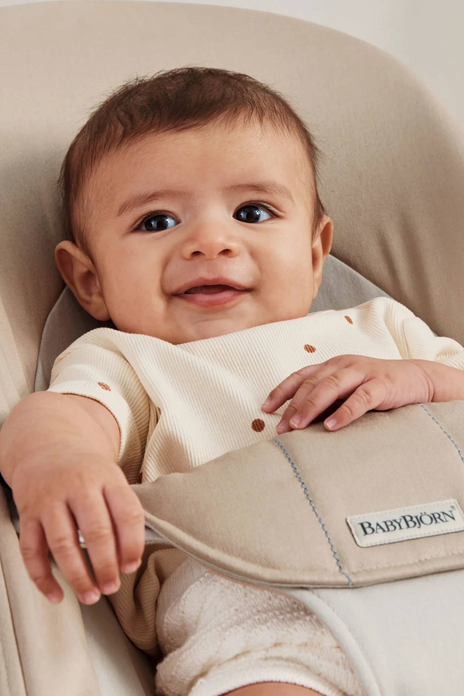 BabyBjörn Sdraietta Balance Soft, Tessuto, Kaki/Beige
