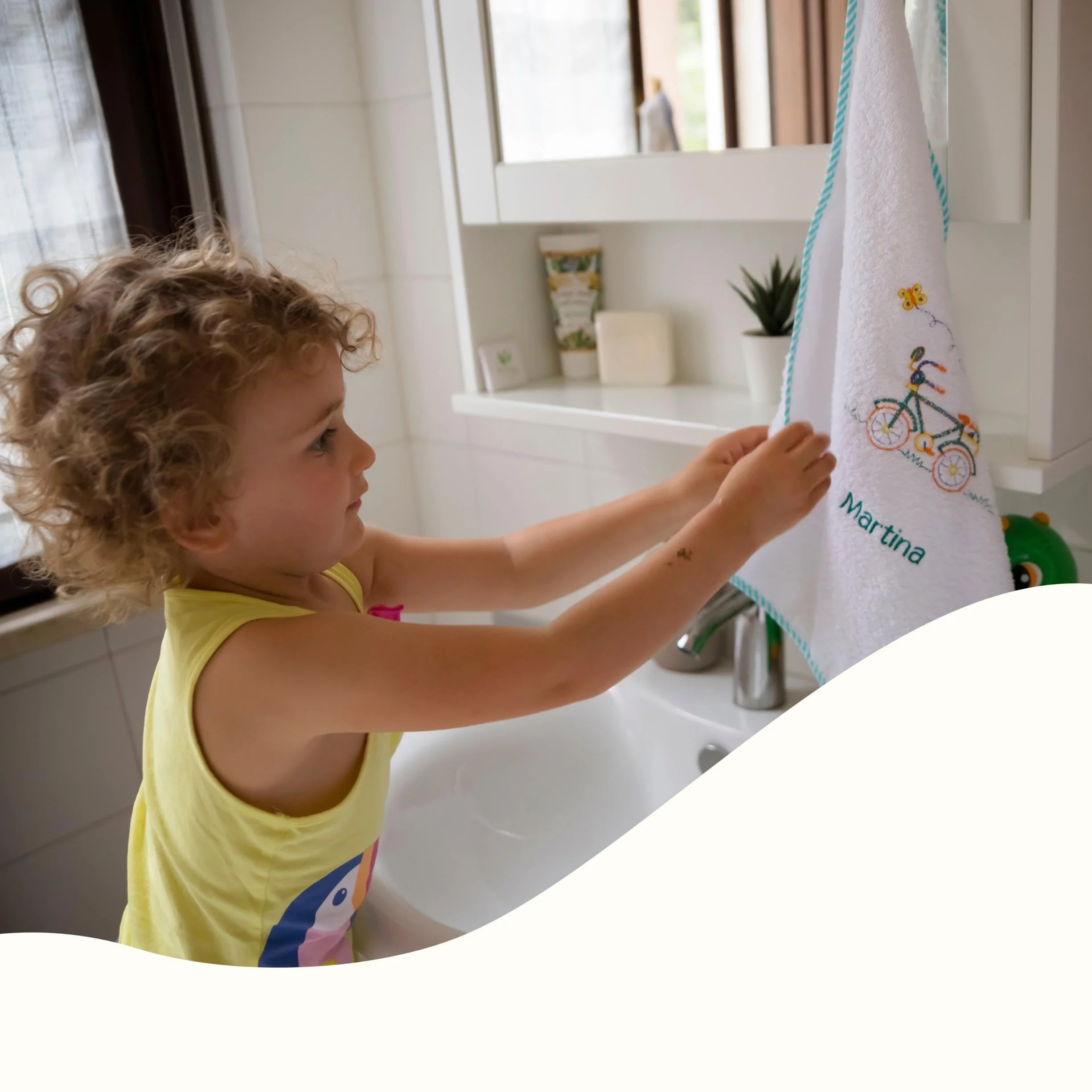 Coccole Set Asilo 2 Asciugamani Personalizzati Bambini Cotone Anallergico Bicicletta Verde