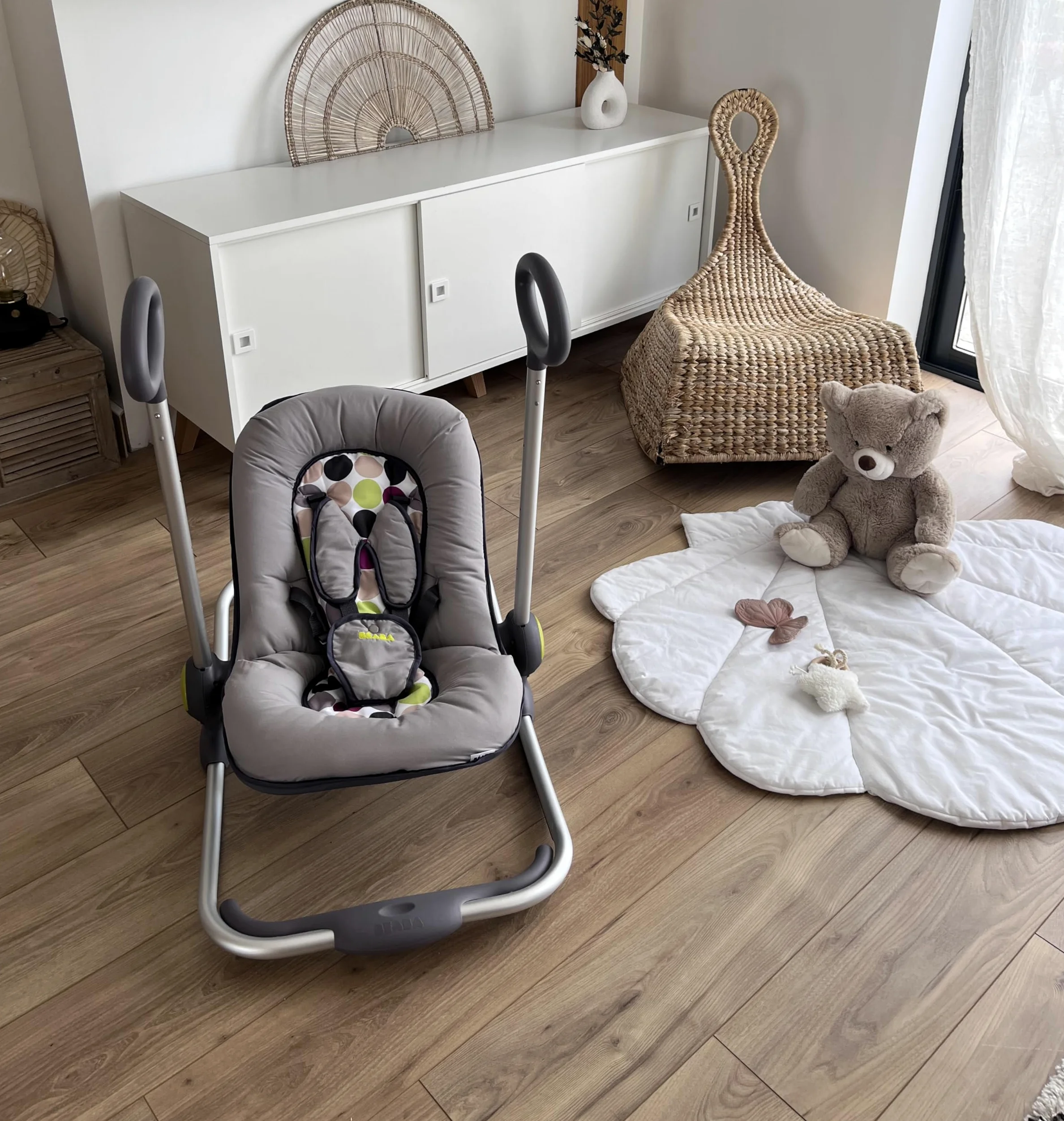 BÉABA - Sdraietta Up & Down I, Regolabile Premendo Semplicemente un Bottone, 4 Altezze, 3 Inclinazioni, per Neonati e Bambini, Riduttore per la Nascita, Comoda, Nero