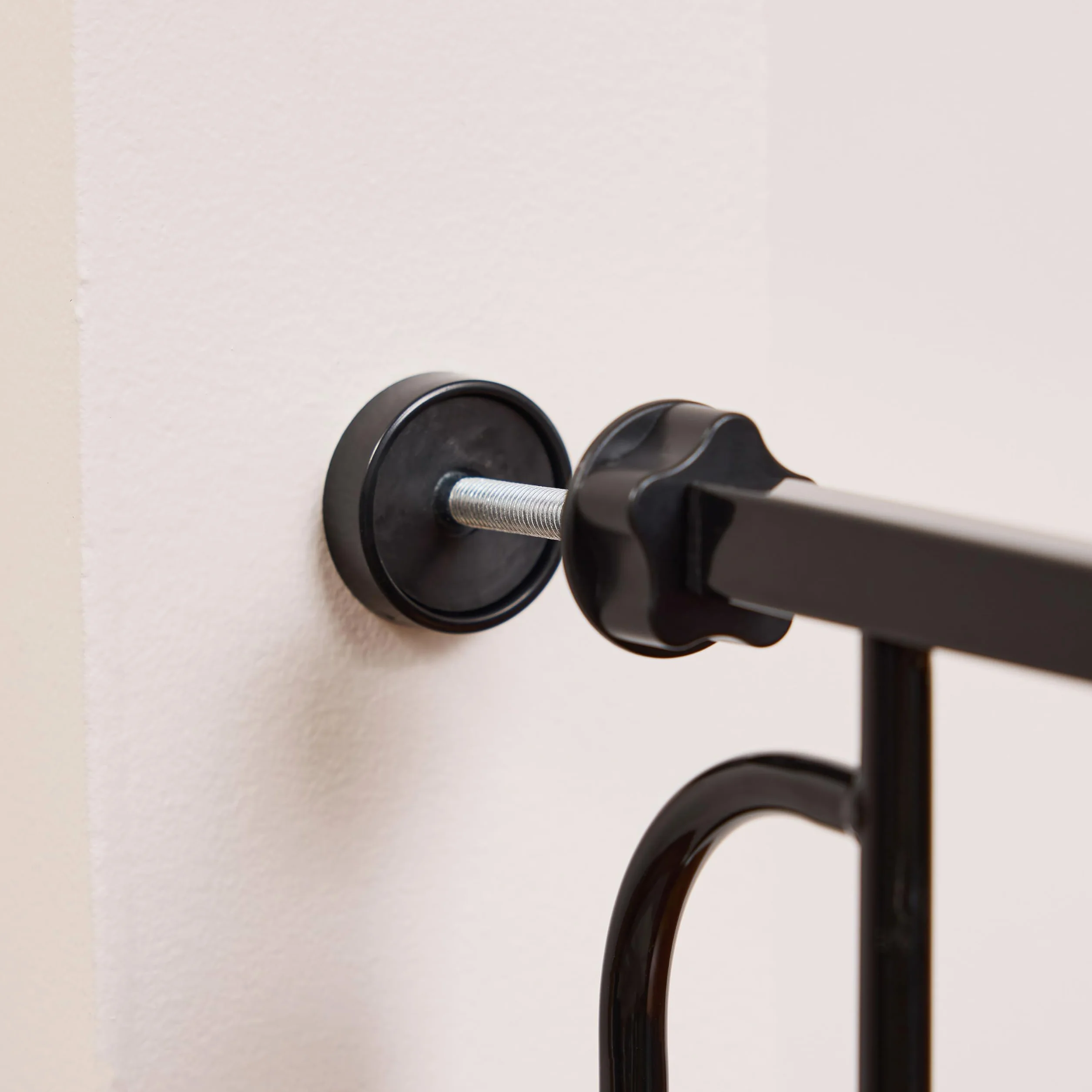 Regalo Safety Extra Wide Baby Gate for Doorways & Stairs, Fits Openings 73.6-122cm, Pressure Mounted, Black