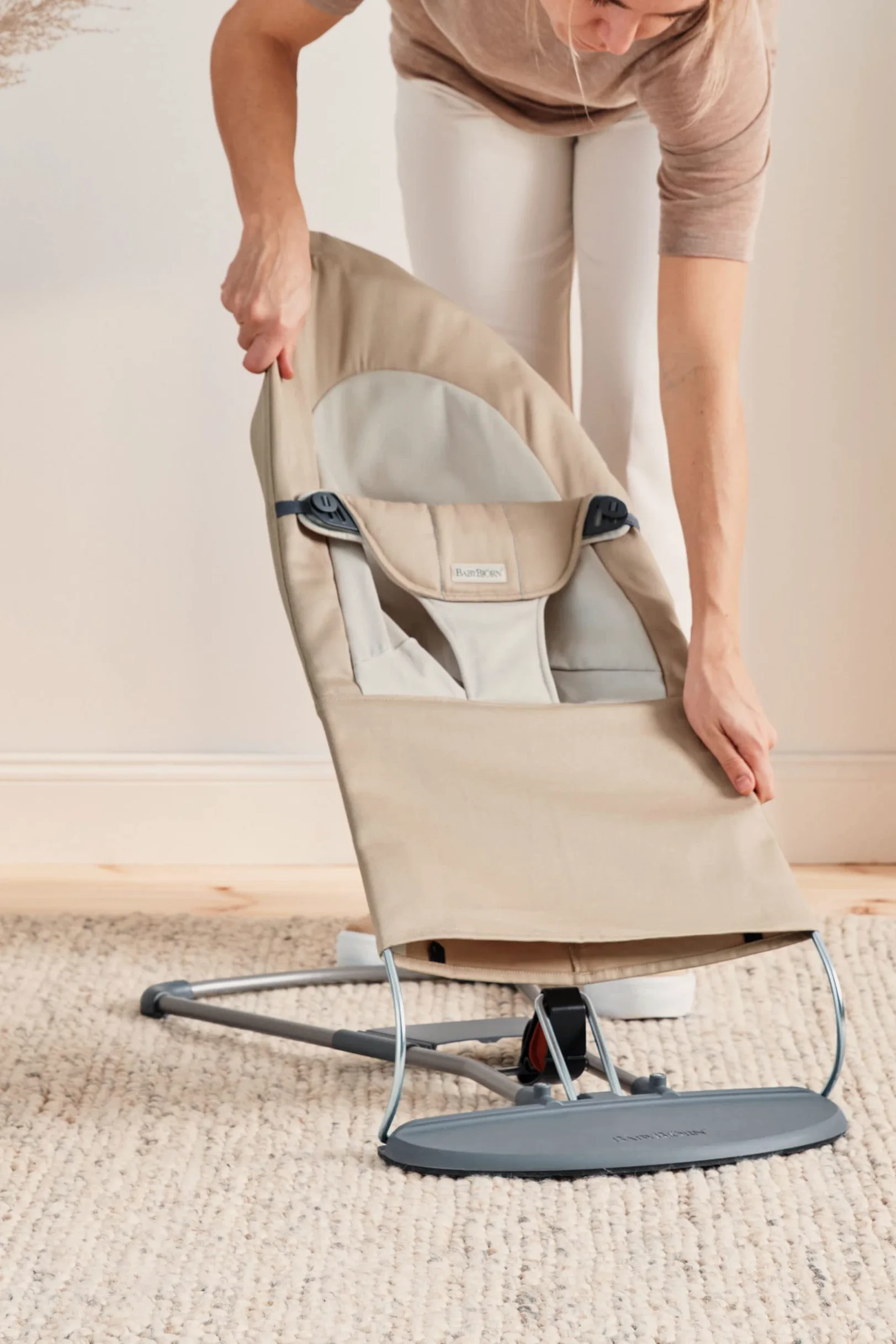 BabyBjörn Sdraietta Balance Soft, Tessuto, Kaki/Beige