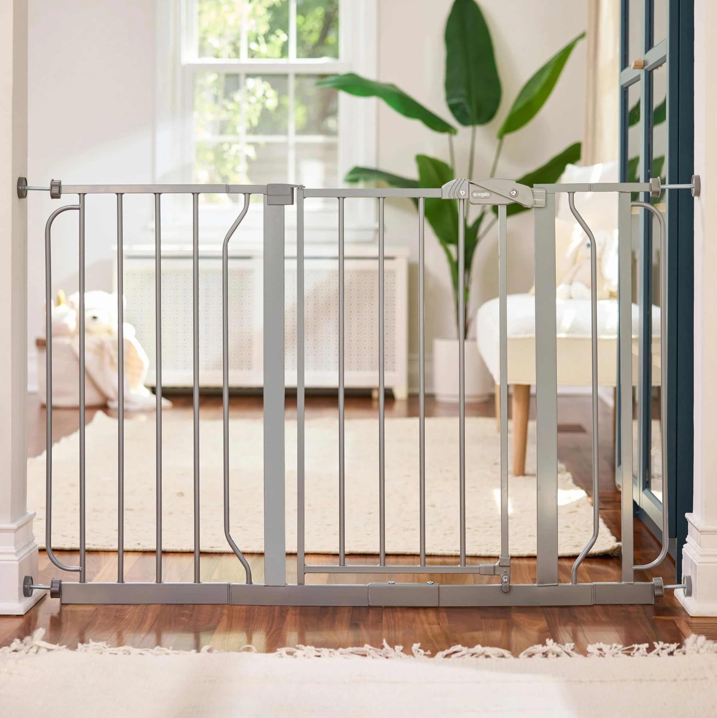 Regalo Safety Extra Wide Baby Gate for Doorways & Stairs, Fits 73.6-122cm, Pressure Mounted, Platinum