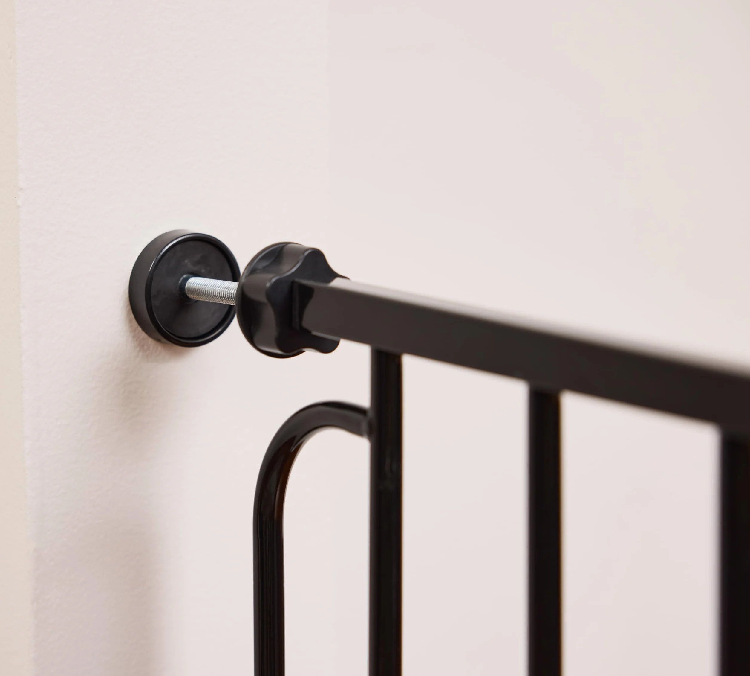 Regalo Safety Extra Wide Baby Gate for Doorways & Stairs, Fits Openings 73.6-122cm, Pressure Mounted, Black